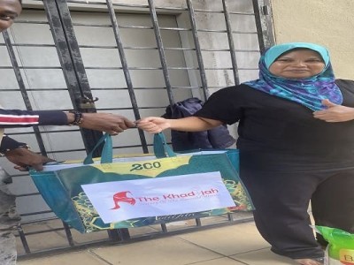 Food baskets for Malaysian widows, divorcees and orphans